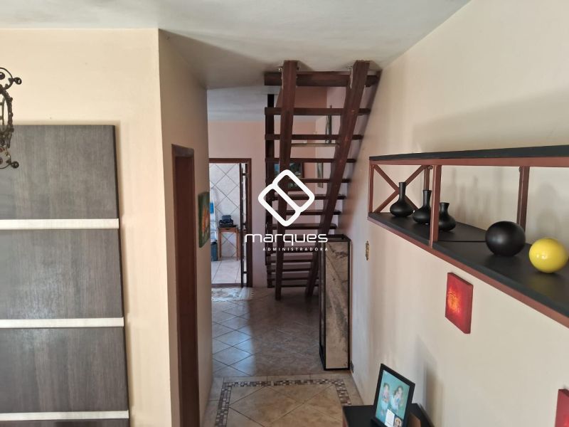 Sobrado com 3 quartos, 2 banheiros e 214m² à venda no bairro Três Vendas, Pelotas