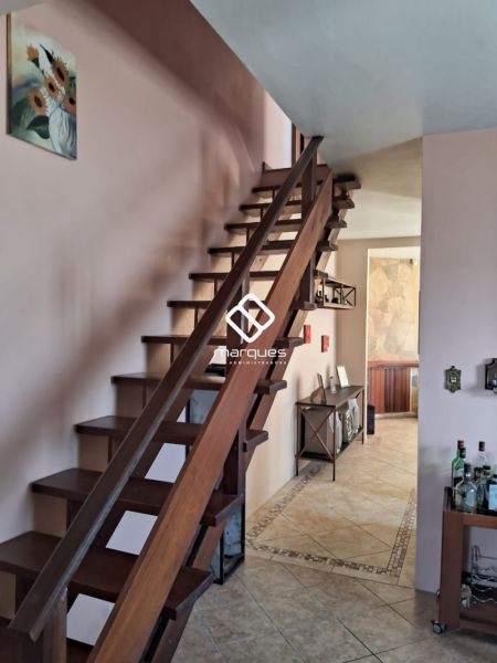 Sobrado com 3 quartos, 2 banheiros e 214m² à venda no bairro Três Vendas, Pelotas