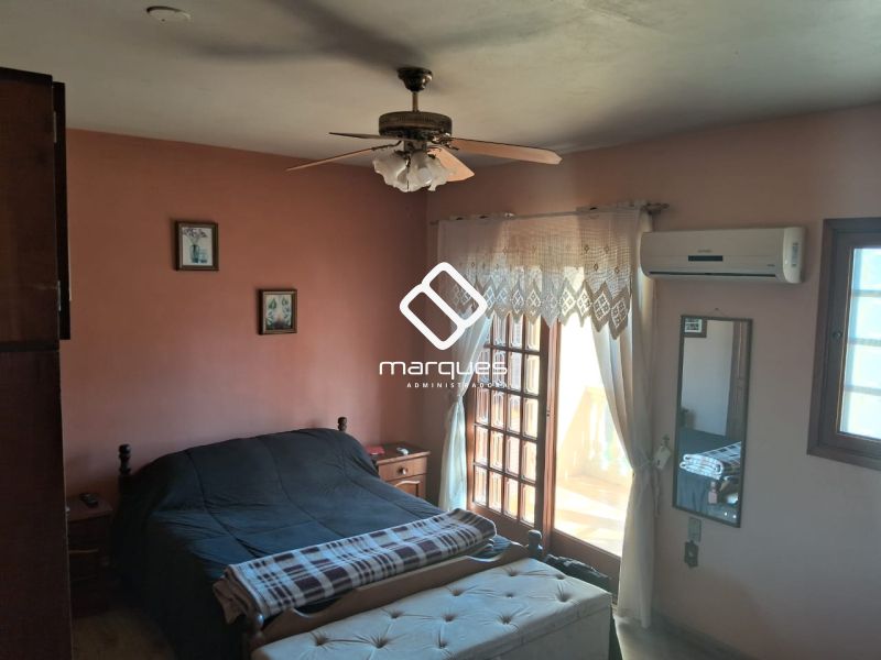 Sobrado com 3 quartos, 2 banheiros e 214m² à venda no bairro Três Vendas, Pelotas