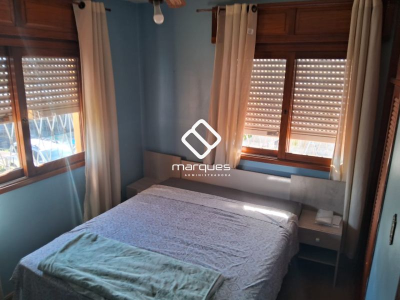 Sobrado com 3 quartos, 2 banheiros e 214m² à venda no bairro Três Vendas, Pelotas