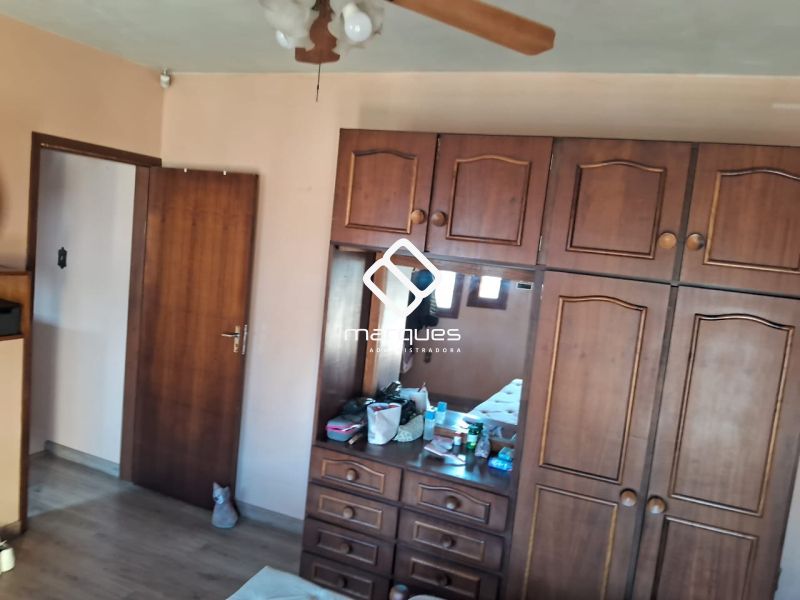 Sobrado com 3 quartos, 2 banheiros e 214m² à venda no bairro Três Vendas, Pelotas