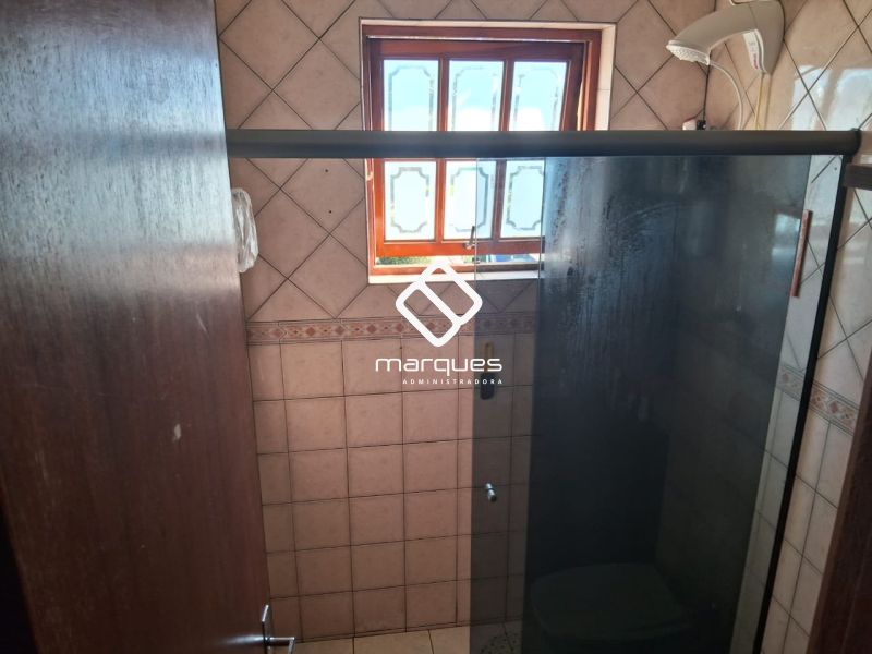 Sobrado com 3 quartos, 2 banheiros e 214m² à venda no bairro Três Vendas, Pelotas