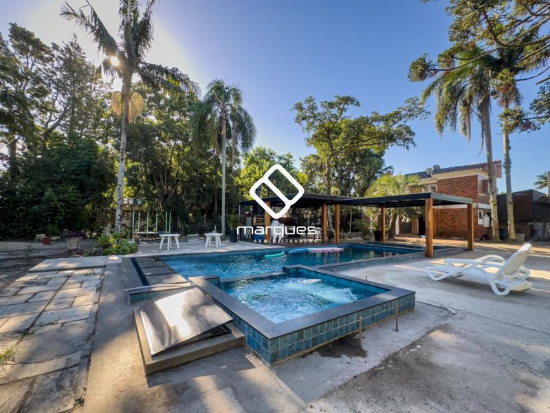 Casa com 2 quartos, 2 banheiros e 160m² à venda no bairro Laranjal, Pelotas