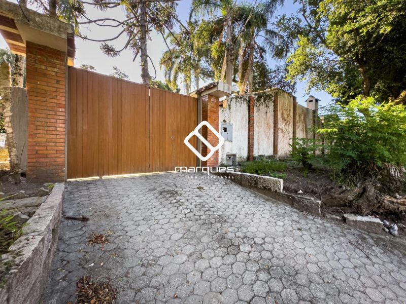Casa com 2 quartos, 2 banheiros e 160m² à venda no bairro Laranjal, Pelotas