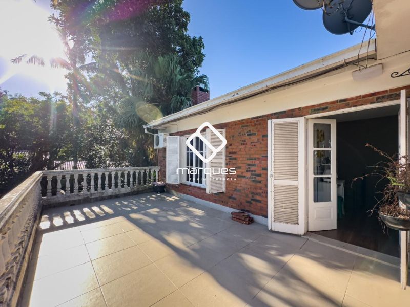 Casa com 2 quartos, 2 banheiros e 160m² à venda no bairro Laranjal, Pelotas