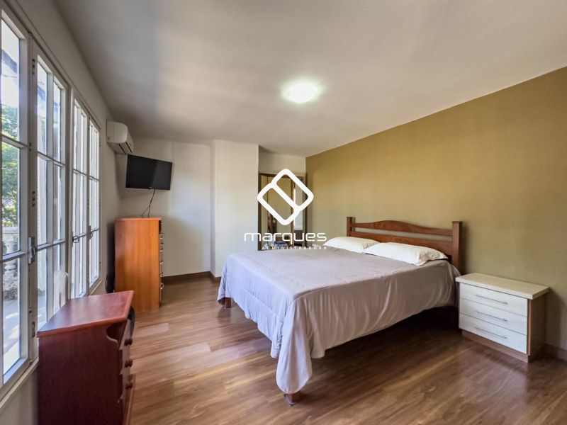 Casa com 2 quartos, 2 banheiros e 160m² à venda no bairro Laranjal, Pelotas