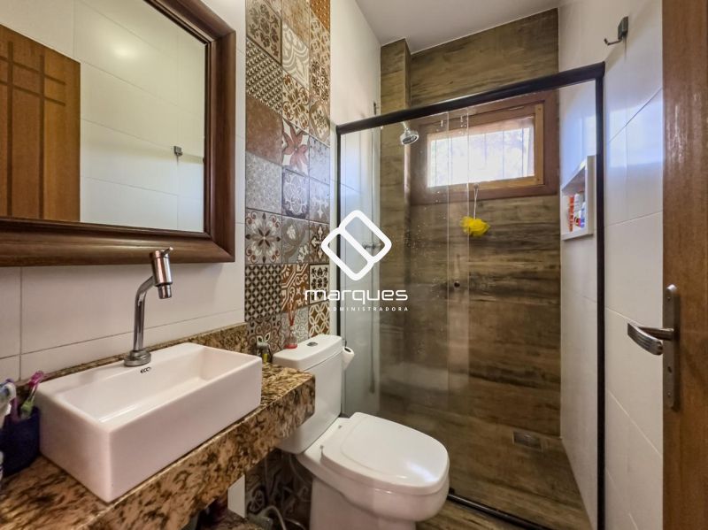 Casa com 2 quartos, 2 banheiros e 160m² à venda no bairro Laranjal, Pelotas