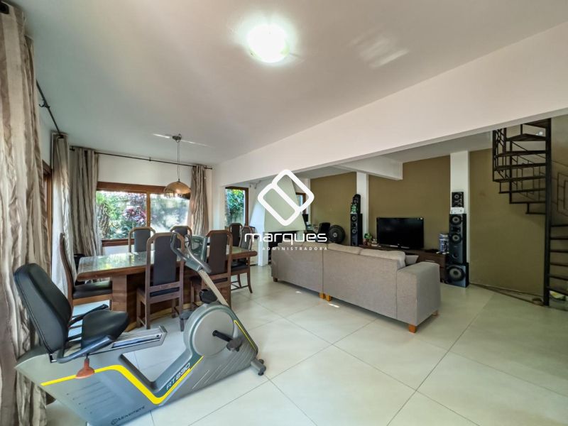 Casa com 2 quartos, 2 banheiros e 160m² à venda no bairro Laranjal, Pelotas