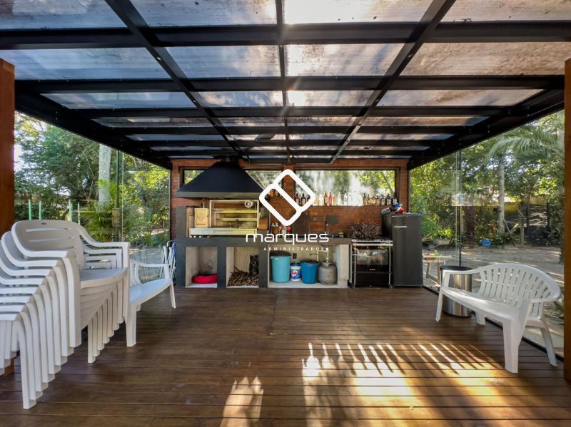Casa com 2 quartos, 2 banheiros e 160m² à venda no bairro Laranjal, Pelotas