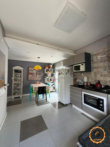 Casa com 3 quartos, 4 banheiros e 282m² à venda no bairro Areal, Pelotas