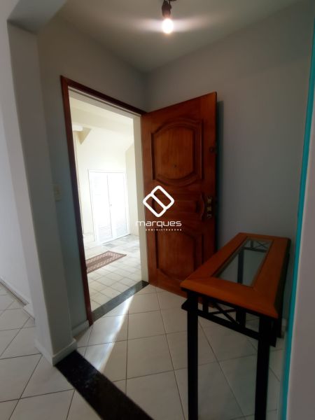 Apartamento com 3 quartos, 2 banheiros e 140m² à venda no bairro Três Vendas, Pelotas