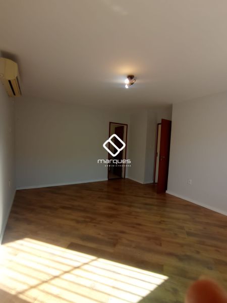 Apartamento com 3 quartos, 2 banheiros e 140m² à venda no bairro Três Vendas, Pelotas