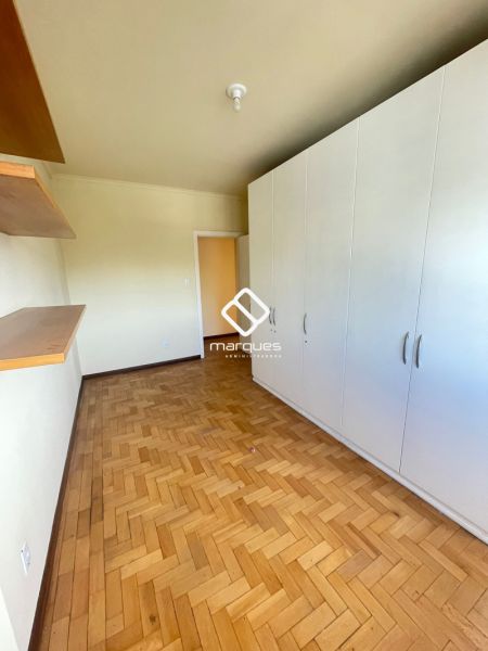 Apartamento com 3 quartos, 2 banheiros e 165m² à venda no bairro Centro, Pelotas