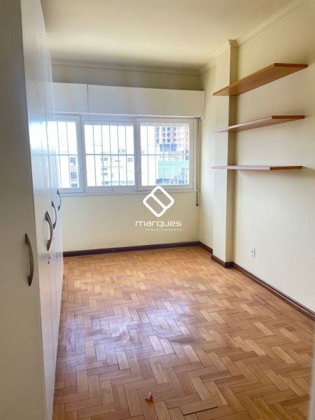 Apartamento com 3 quartos, 2 banheiros e 165m² à venda no bairro Centro, Pelotas