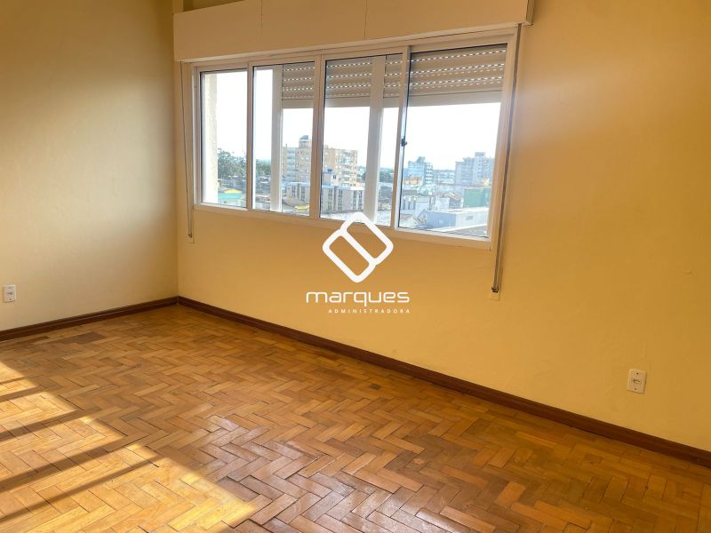 Apartamento com 3 quartos, 2 banheiros e 165m² à venda no bairro Centro, Pelotas