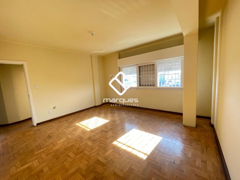 Apartamento com 3 quartos, 2 banheiros e 165m² à venda no bairro Centro, Pelotas