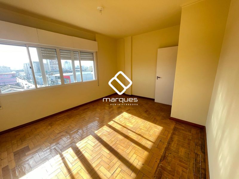 Apartamento com 3 quartos, 2 banheiros e 165m² à venda no bairro Centro, Pelotas