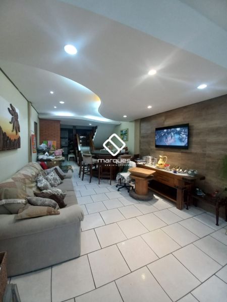 Sobrado com 2 quartos, 2 banheiros e 160m² à venda no bairro Fragata, Pelotas
