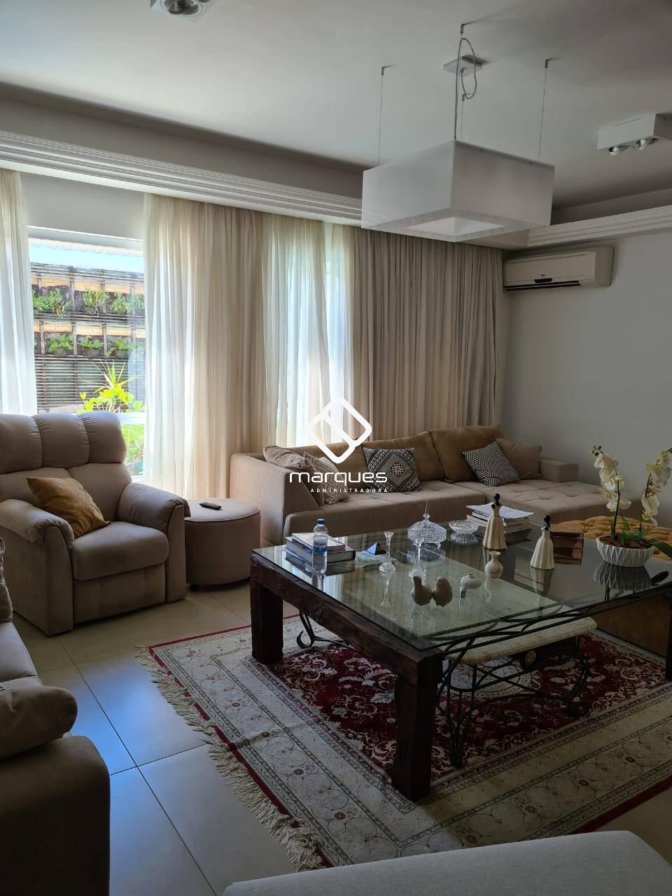 Sobrado com 3 quartos, 2 banheiros e 225m² à venda no bairro Três Vendas, Pelotas