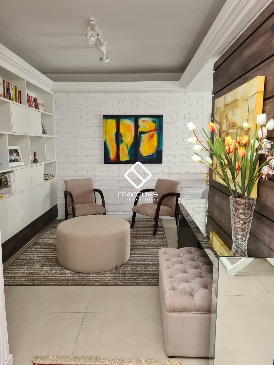 Sobrado com 3 quartos, 2 banheiros e 225m² à venda no bairro Três Vendas, Pelotas