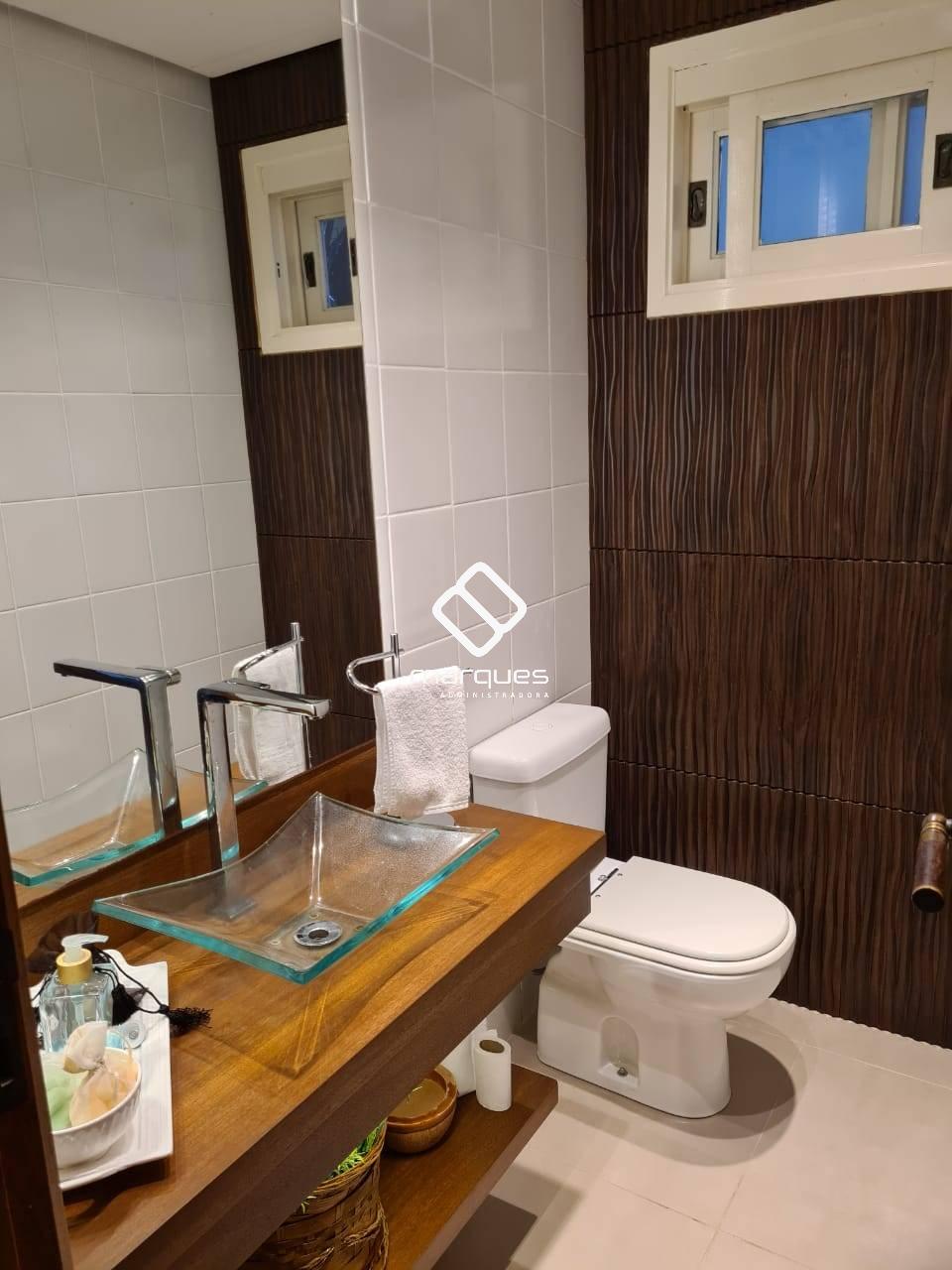 Sobrado com 3 quartos, 2 banheiros e 225m² à venda no bairro Três Vendas, Pelotas