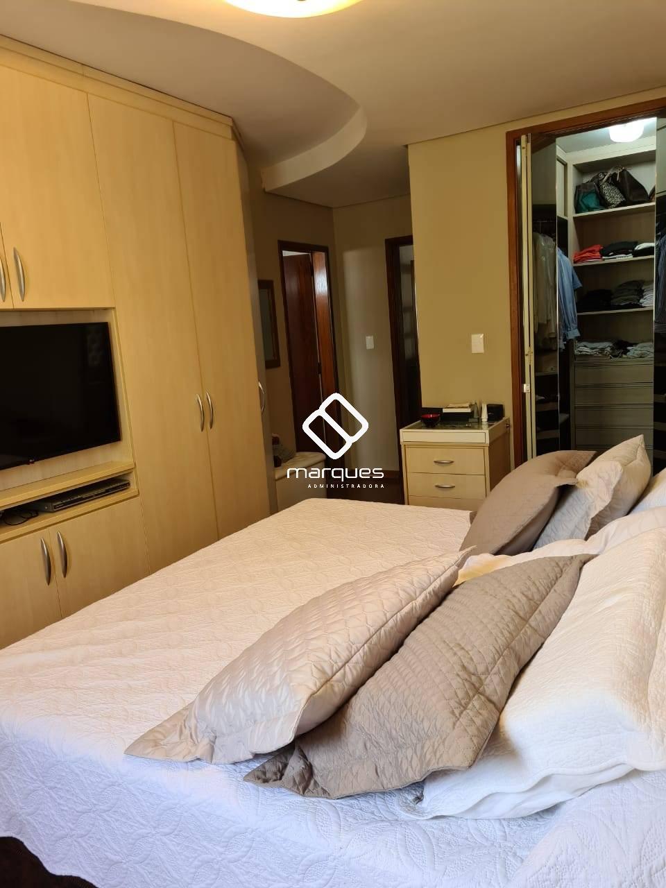 Sobrado com 3 quartos, 2 banheiros e 225m² à venda no bairro Três Vendas, Pelotas