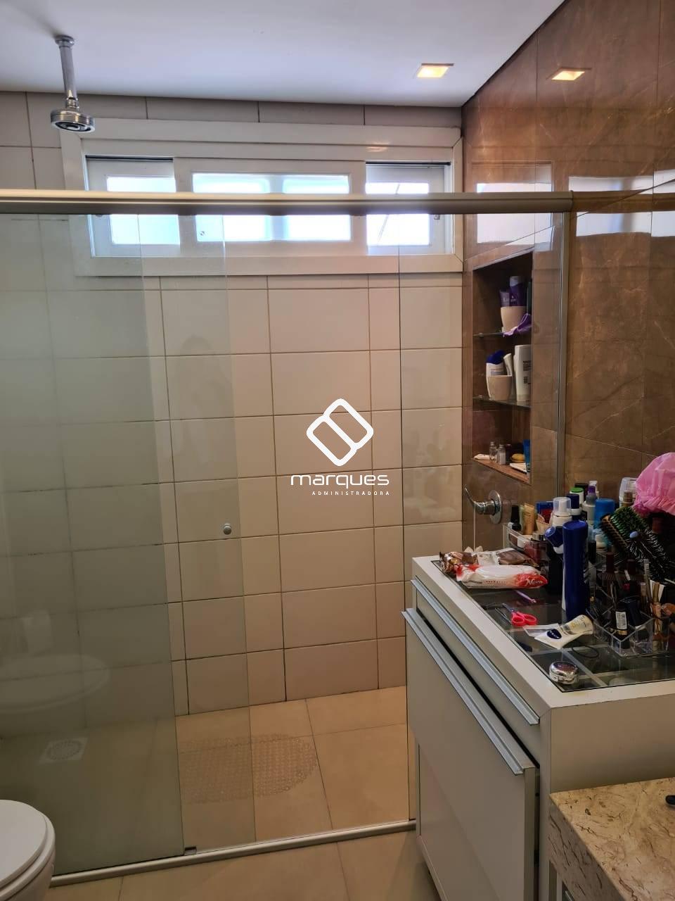 Sobrado com 3 quartos, 2 banheiros e 225m² à venda no bairro Três Vendas, Pelotas