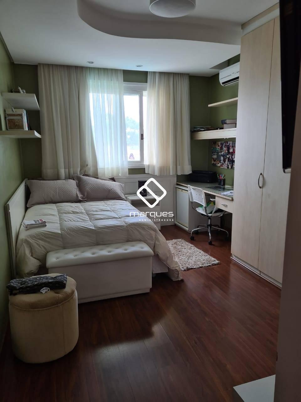 Sobrado com 3 quartos, 2 banheiros e 225m² à venda no bairro Três Vendas, Pelotas