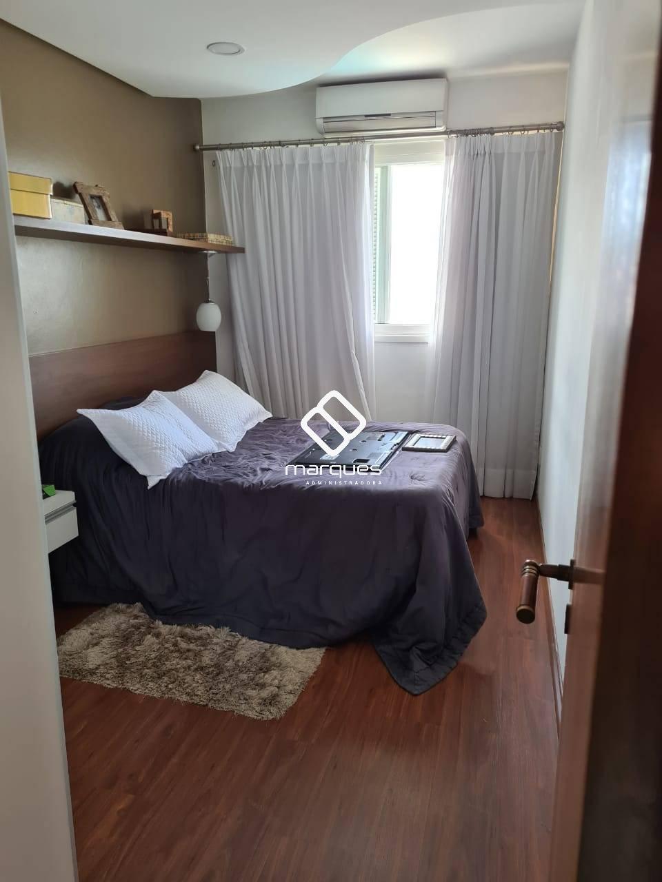 Sobrado com 3 quartos, 2 banheiros e 225m² à venda no bairro Três Vendas, Pelotas