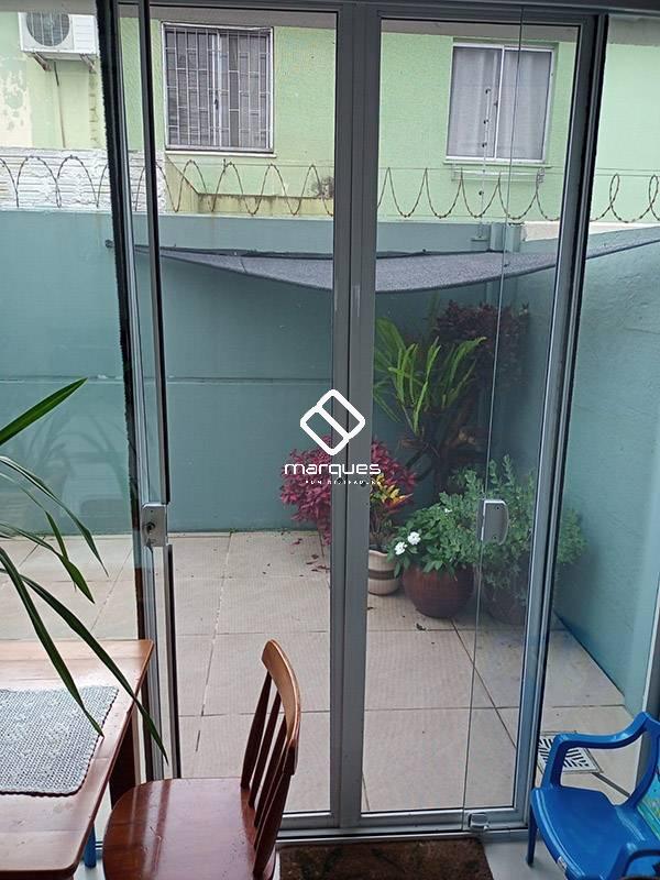 Sobrado com 3 quartos, 2 banheiros e 81m² à venda no bairro Areal, Pelotas