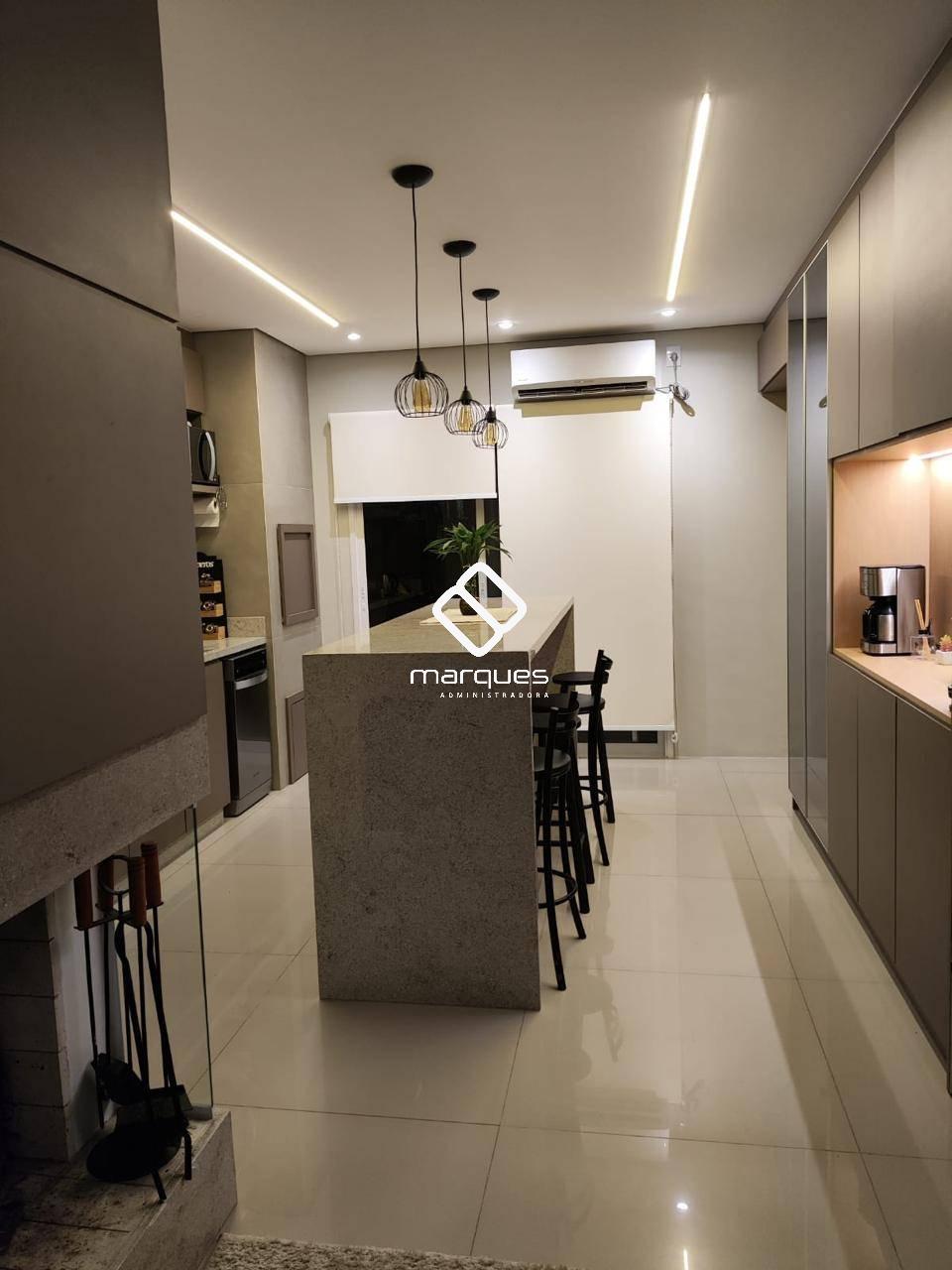 Sobrado com 2 quartos, 2 banheiros e 130m² à venda no bairro Areal, Pelotas