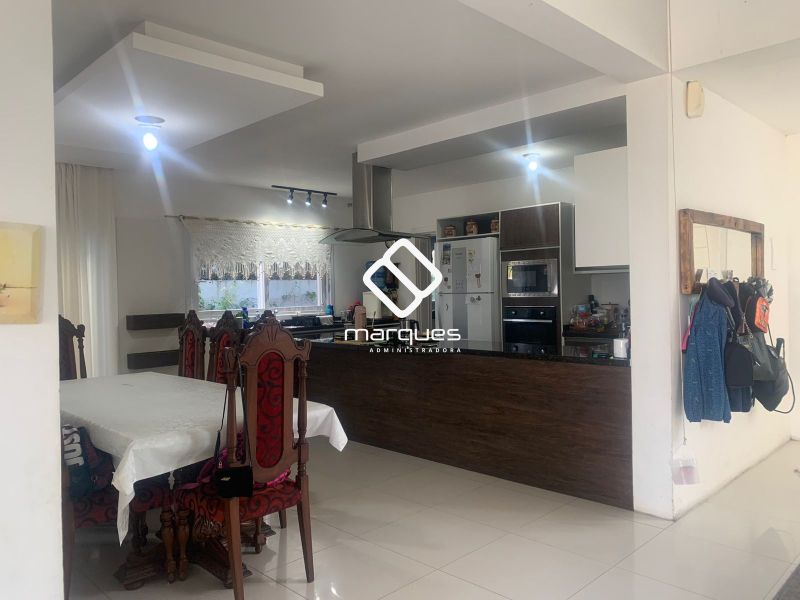 Casa com 5 quartos, 3 banheiros e 316m² à venda no bairro São Gonçalo, Pelotas