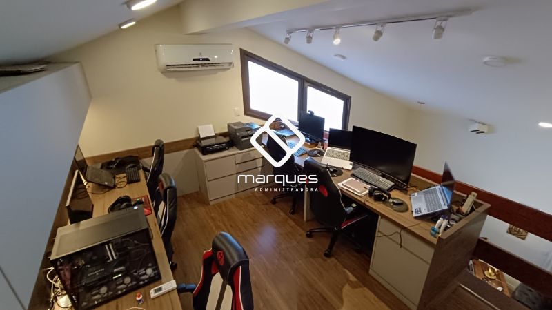 Casa com 3 quartos, 2 banheiros e 305m² à venda no bairro Três Vendas, Pelotas