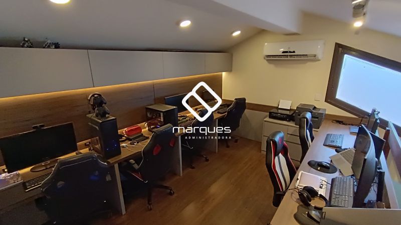 Casa com 3 quartos, 2 banheiros e 305m² à venda no bairro Três Vendas, Pelotas