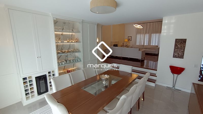 Casa com 3 quartos, 2 banheiros e 305m² à venda no bairro Três Vendas, Pelotas