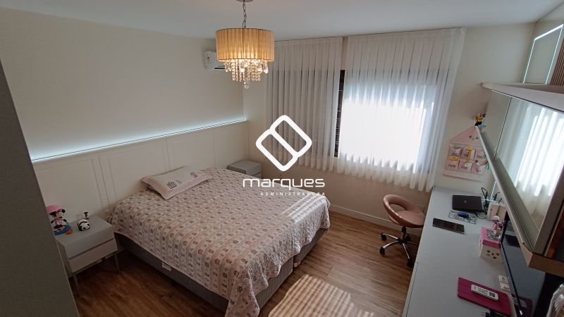Casa com 3 quartos, 2 banheiros e 305m² à venda no bairro Três Vendas, Pelotas