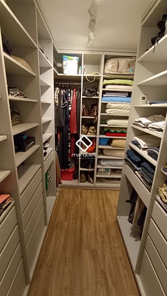 Casa com 3 quartos, 2 banheiros e 305m² à venda no bairro Três Vendas, Pelotas