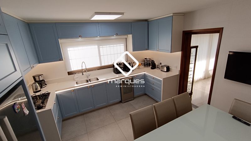 Casa com 3 quartos, 2 banheiros e 305m² à venda no bairro Três Vendas, Pelotas