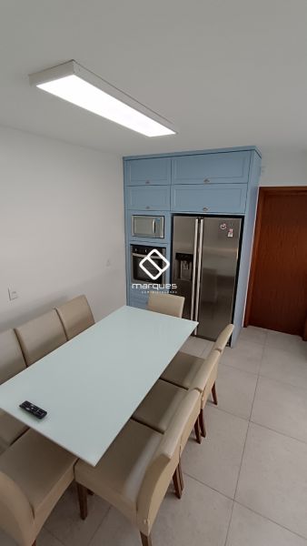 Casa com 3 quartos, 2 banheiros e 305m² à venda no bairro Três Vendas, Pelotas