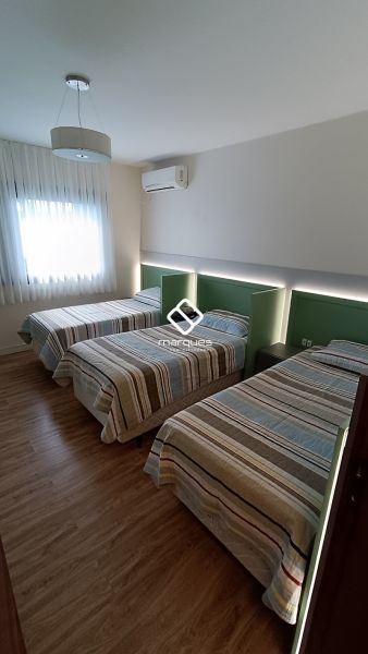 Casa com 3 quartos, 2 banheiros e 305m² à venda no bairro Três Vendas, Pelotas