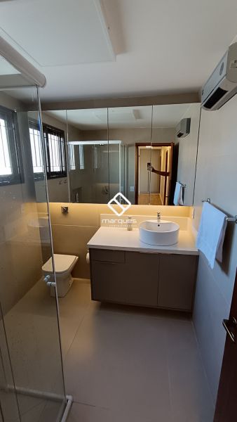 Casa com 3 quartos, 2 banheiros e 305m² à venda no bairro Três Vendas, Pelotas