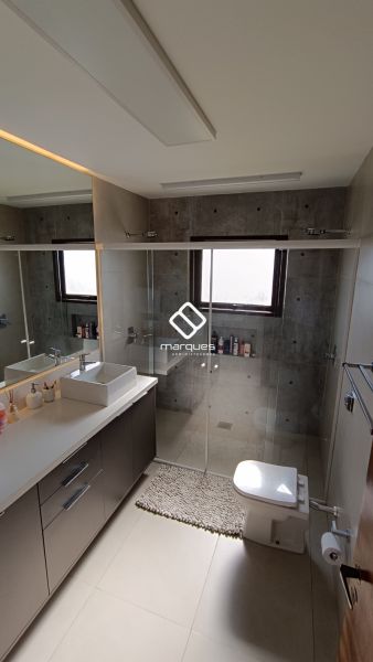 Casa com 3 quartos, 2 banheiros e 305m² à venda no bairro Três Vendas, Pelotas
