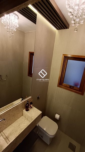 Casa com 3 quartos, 2 banheiros e 305m² à venda no bairro Três Vendas, Pelotas