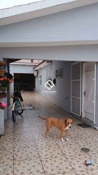 Casa com 3 quartos, 3 banheiros e 180m² à venda no bairro Areal, Pelotas