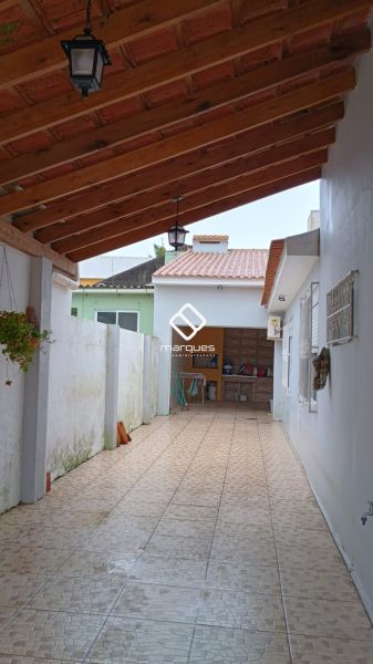 Casa com 3 quartos, 3 banheiros e 180m² à venda no bairro Areal, Pelotas