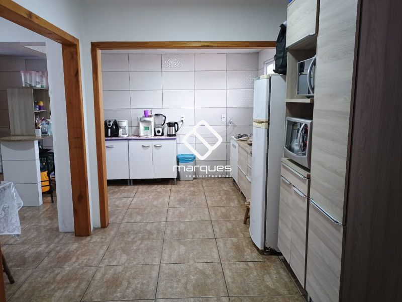 Casa com 3 quartos, 3 banheiros e 180m² à venda no bairro Areal, Pelotas