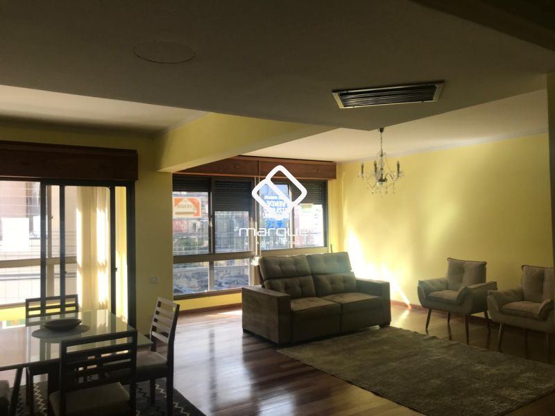 Apartamento com 3 quartos, 2 banheiros e 330m² à venda no bairro Centro, Pelotas