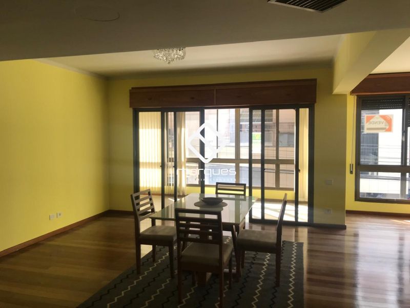 Apartamento com 3 quartos, 2 banheiros e 330m² à venda no bairro Centro, Pelotas