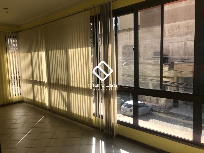 Apartamento com 3 quartos, 2 banheiros e 330m² à venda no bairro Centro, Pelotas