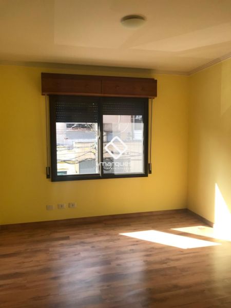 Apartamento com 3 quartos, 2 banheiros e 330m² à venda no bairro Centro, Pelotas